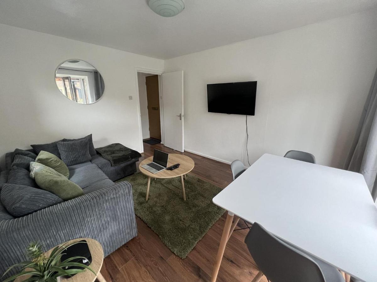 Canary Wharf Haven - Spacious & Homely Entire 1 Bedroom Flat Londra Dış mekan fotoğraf