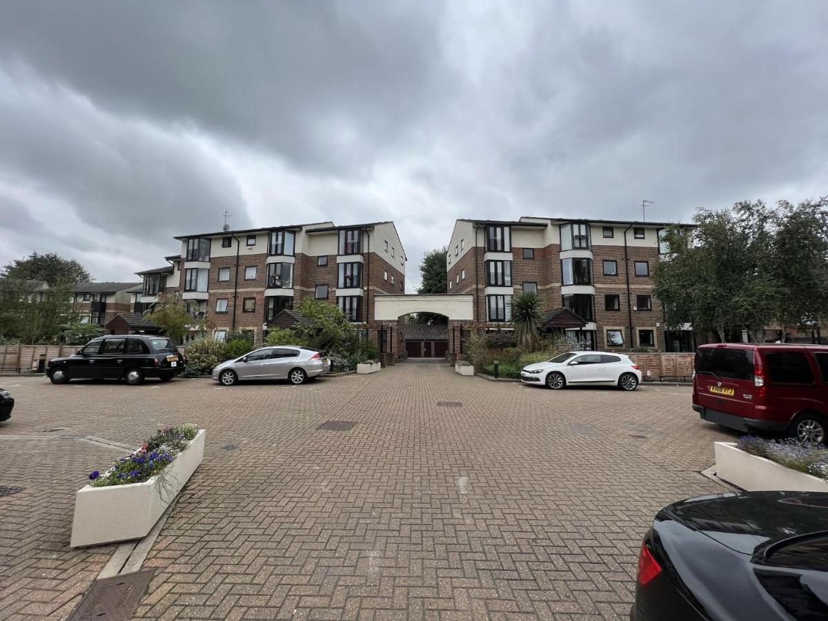 Canary Wharf Haven - Spacious & Homely Entire 1 Bedroom Flat Londra Dış mekan fotoğraf