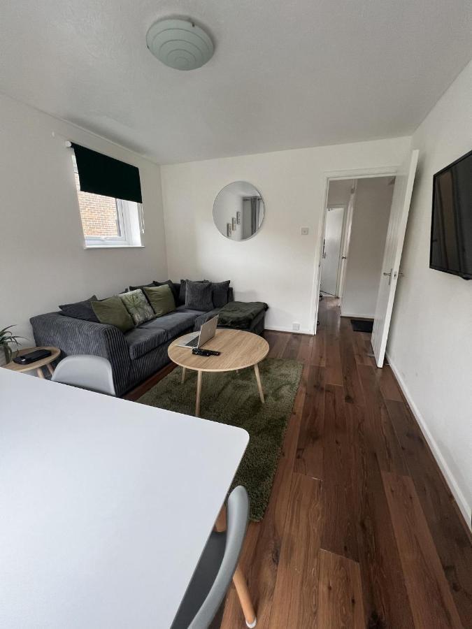 Canary Wharf Haven - Spacious & Homely Entire 1 Bedroom Flat Londra Dış mekan fotoğraf