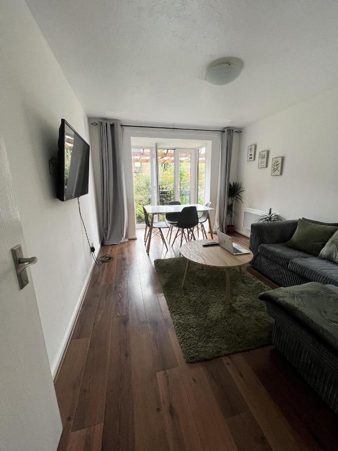 Canary Wharf Haven - Spacious & Homely Entire 1 Bedroom Flat Londra Dış mekan fotoğraf